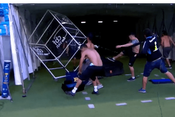 Ante derrota, aficionados de Gremio destrozaron caseta del VAR #VIDEO