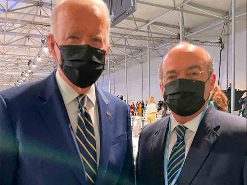Felipe Calderón presume fotografía con Joe Biden en la COP26