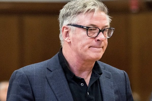 Habla por primera vez el asistente que entregó arma a Alec Baldwin