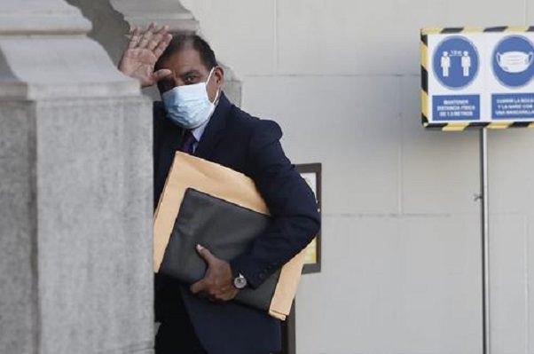 Renuncia ministro del Interior de Perú tras realizar fiesta de Halloween