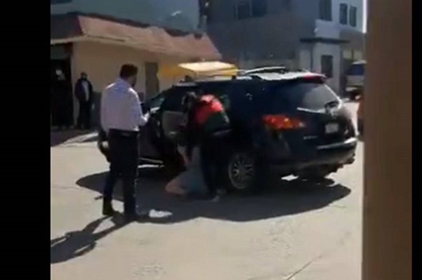 Secuestran a mujer a plena luz del día frente a Juzgados de Tijuana #VIDEOS