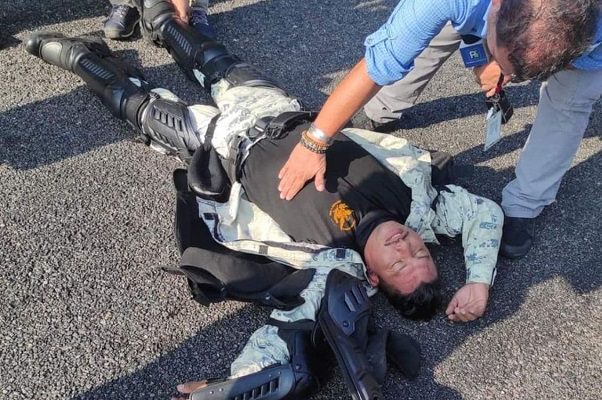 Captan agresión de migrantes contra elementos de la GN en Chiapas #VIDEOS