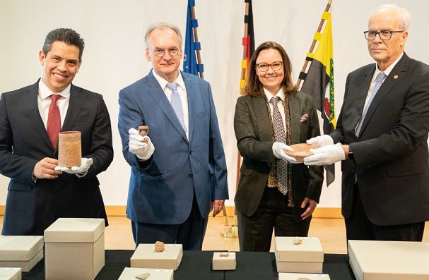Alemania devuelve a México y Guatemala piezas arqueológicas