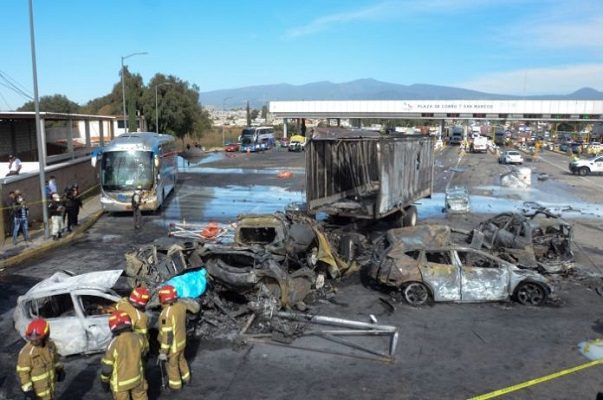 Cuerpos de los muertos en la México-Puebla serán identificados por ADN