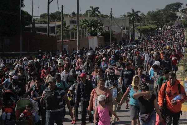 Caravana migrante vuelve a cambiar de ruta y ahora se dirige a Oaxaca