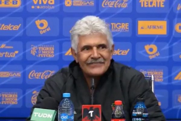 "¿Hay viejas?, ¿maricones?", critican a 'Tuca' Ferretti por comentarios machistas