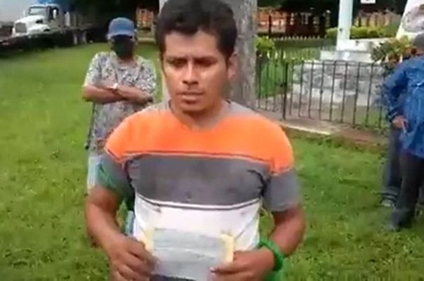Pobladores amagan con quemar vivo a tesorero de municipio de Oaxaca