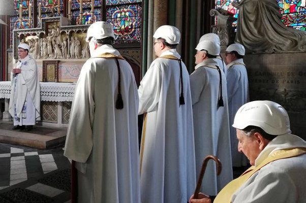 Iglesia venderá sus bienes para indemnizar a víctimas de pederastia en Francia
