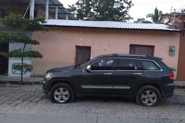 Comando ingresa en Villa Victoria, Michoacán, y dispara contra viviendas #VIDEOS