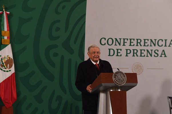 AMLO urge a enviar a estudiantes que faltan a las aulas