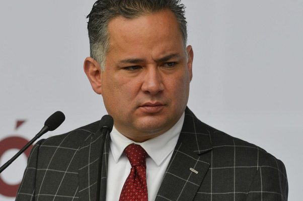 Tras polémica boda en Guatemala, Santiago Nieto sale de la UIF