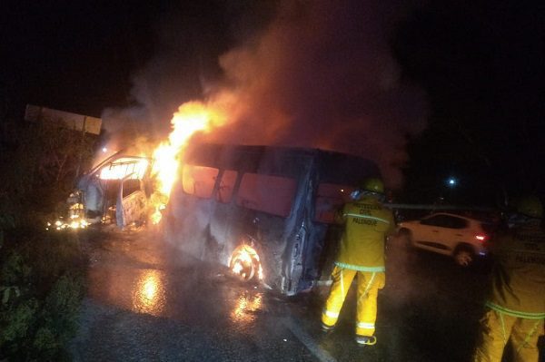 10 personas mueren calcinadas tras choque unidades de transporte en Palenque