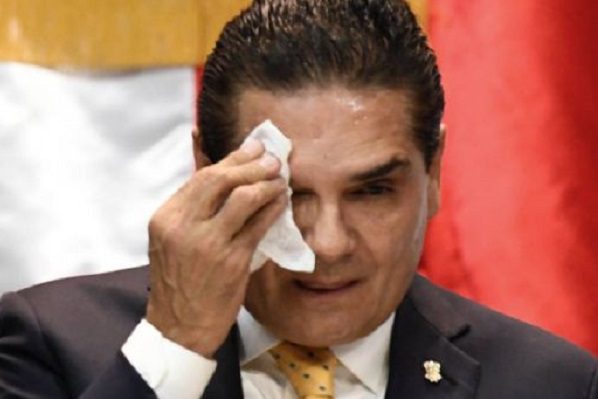 Acusan a Silvano Aureoles de pagó millonario a empresa de esposo de Inés Gómez Mont