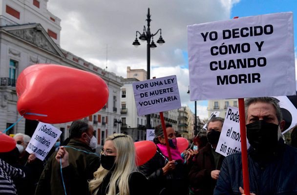Adulta de 83 años se lanza desde balcón tras negarle la eutanasia, en España