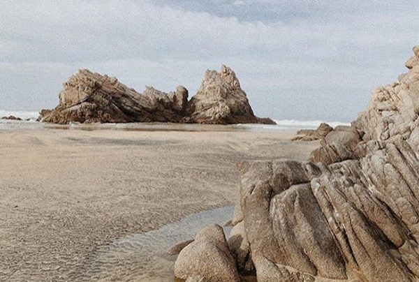 Buscan a niña arrastrada por corriente en playa de Michoacán