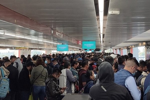 ¿Otra vez? reportan retrasos en líneas 9 y B del Metro CDMX