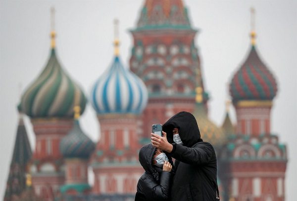 Pandemia solo acabará con vacunación obligatoria, advierte creador de Sputnik V