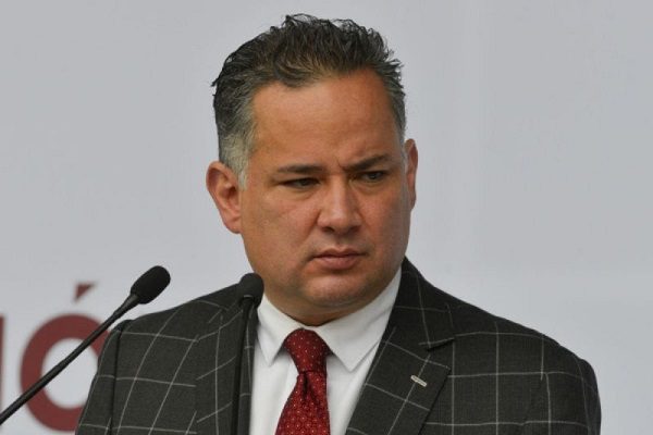 "En tiempos revueltos, silencio y moderación", dice Santiago Nieto tras renuncia