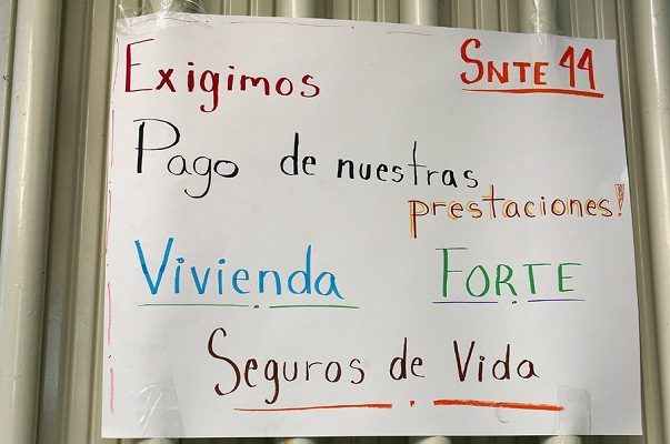 Maestros de Durango suspenden paro de labores por adeudo de 500 mdp