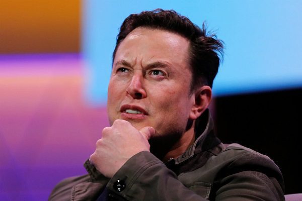 Elon Musk cumple promesa y vende 1.100 millones de dólares de acciones de Tesla