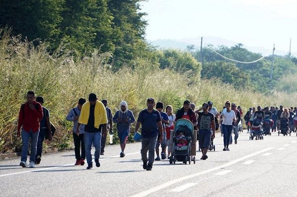 Más de 800 migrantes de la caravana regularizaron su situación en México: INM