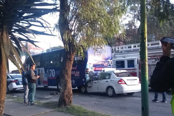 Choque contra camión deja tres muertos, en Cuautitlán Izcalli
