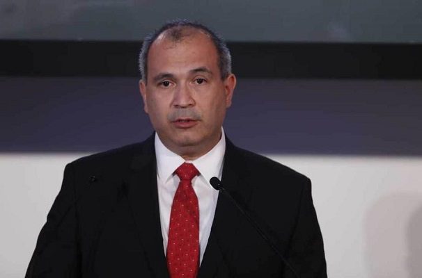 Interpol emite ficha roja contra ex director de Pemex, Carlos Treviño
