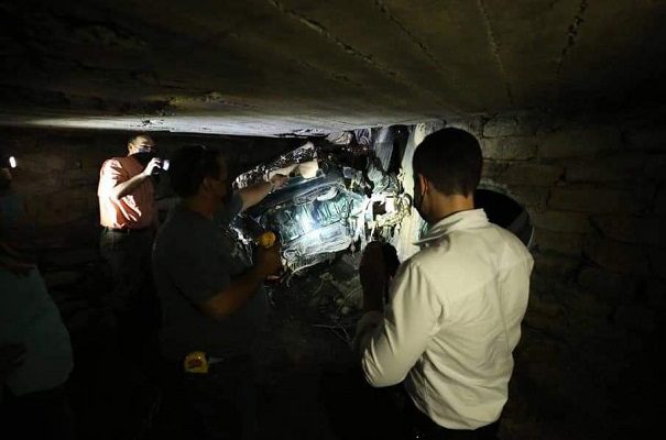 Encuentran un “Vocho” atascado en el drenaje de Monterrey #VIDEO