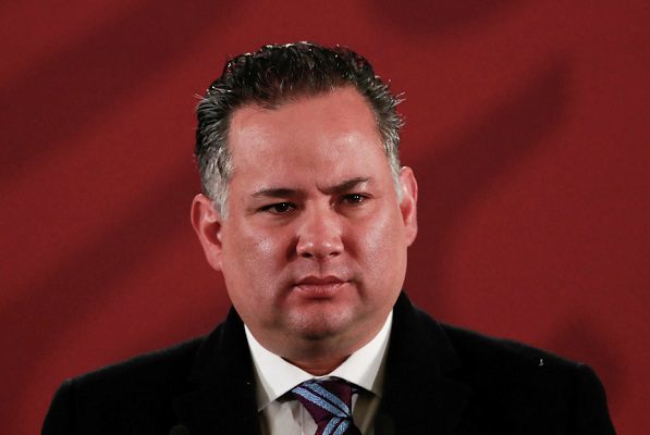 Santiago Nieto declina invitación al Senado, primera reaparición pública