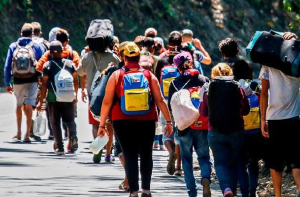 México estudia endurecer normas de entrada a venezolanos, según Reuters
