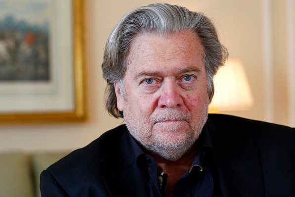 Steve Bannon, ex asesor de Trump, se entrega al FBI y comparecerá esta tarde