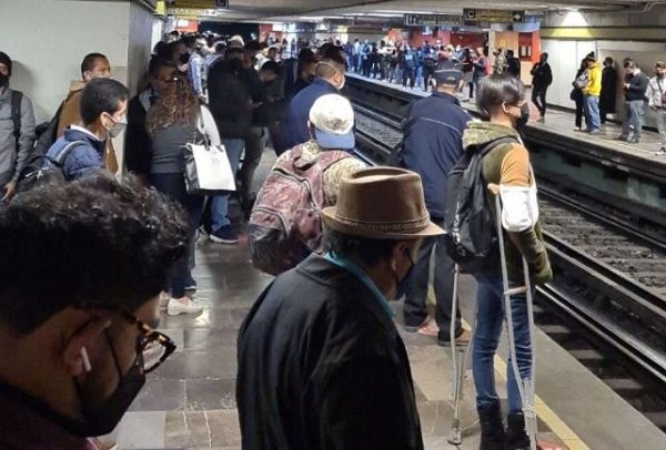Muleta y llanta reventada provocan retrasos en líneas 1 y 3 del Metro