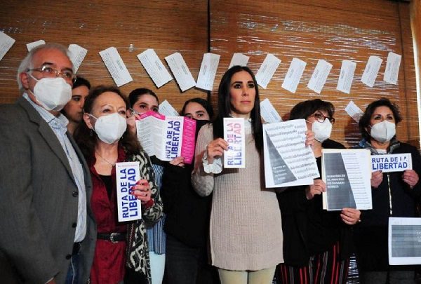 Familia de Rosario Robles inicia "resistencia civil pacífica" por su liberación