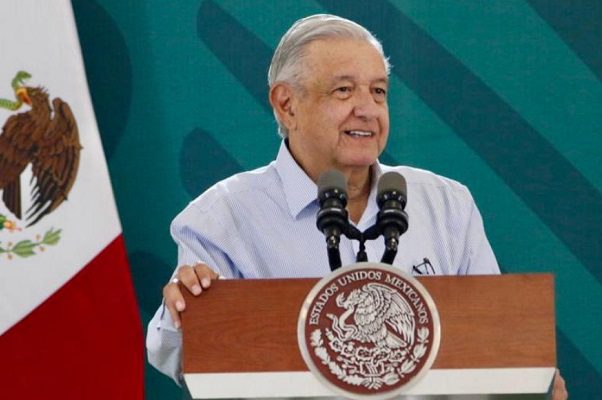 AMLO asegura apoyar al que gane la encuesta de Morena, "hombre o mujer"