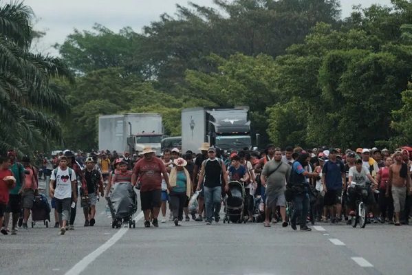 Detectan tres casos de COVID-19 en la caravana migrante