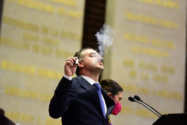 Con demostración. Movimiento Ciudadano exige regular vapeadores