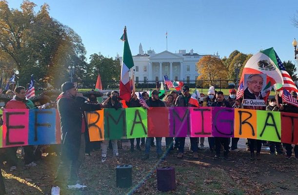 Mexicanos llevan mariachi a AMLO en la Casa Blanca y piden reforma migratoria #VIDEOS