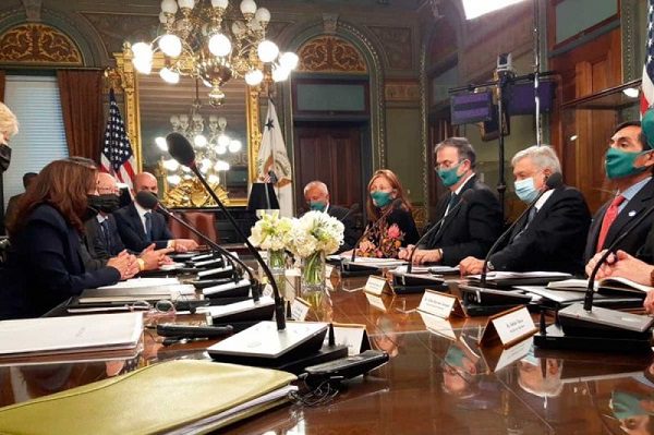 AMLO celebra a Kamala Harris iniciativa de Biden para regularizar a migrantes