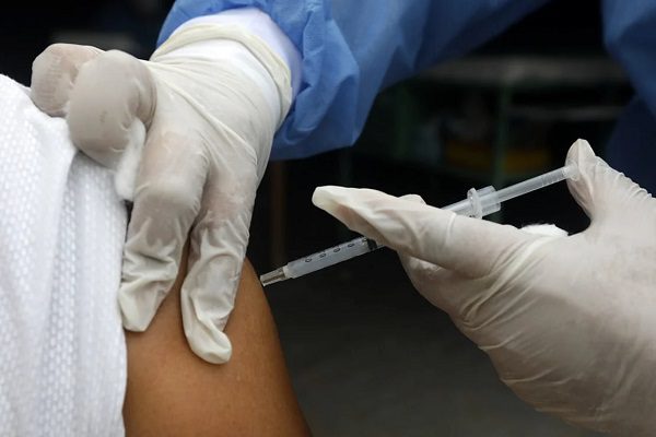 Gobierno habilita registro para vacunación de jóvenes de 15 a 17 años