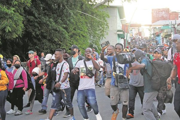 Una nueva caravana de migrantes sale de Chiapas rumbo a EE.UU.