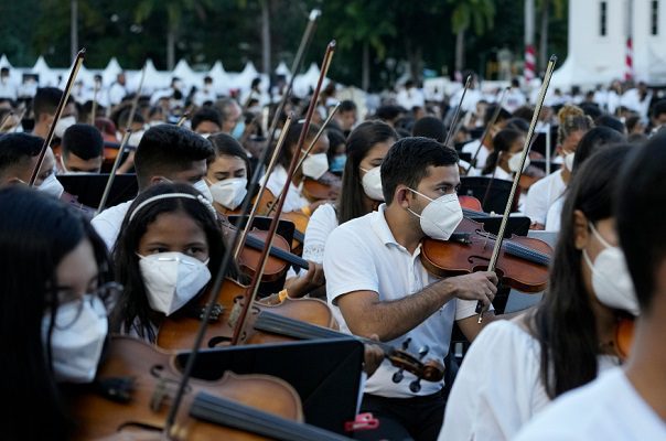 Venezolanos obtienen récord Guiness por la orquesta más grande del mundo