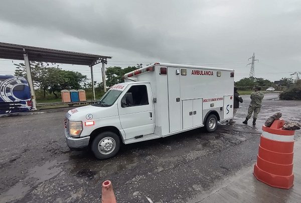 36 migrantes iban hacinados en una ambulancia "patito", en Tabasco