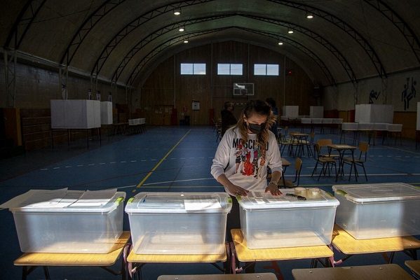 Abren centros de votación para elecciones presidenciales en Chile