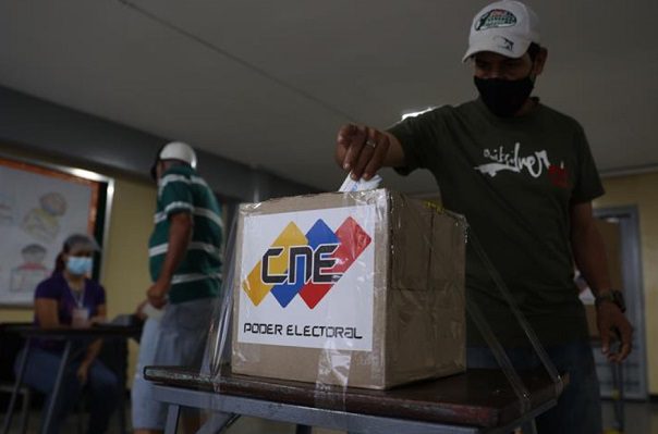 El oficialismo domina las elecciones Venezuela, con 20 de 23 gobernaciones
