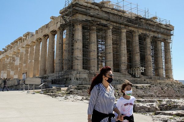 Grecia prohíbe entrada a los no vacunados a restaurantes, cines, gimnasios y museos
