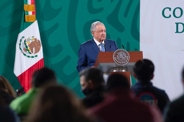 Críticas contra el Tren Maya provienen de autonombrados "ambientalistas": AMLO