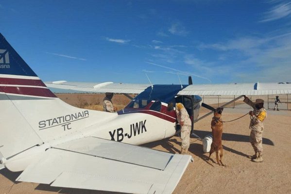 Sedena asegura avioneta con droga en Mexicali, Baja California