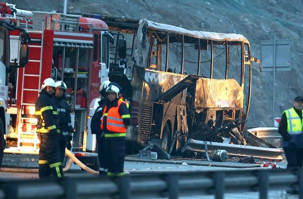 Al menos 46 muertos tras choque e incendio de autobús en Bulgaria #VIDEO