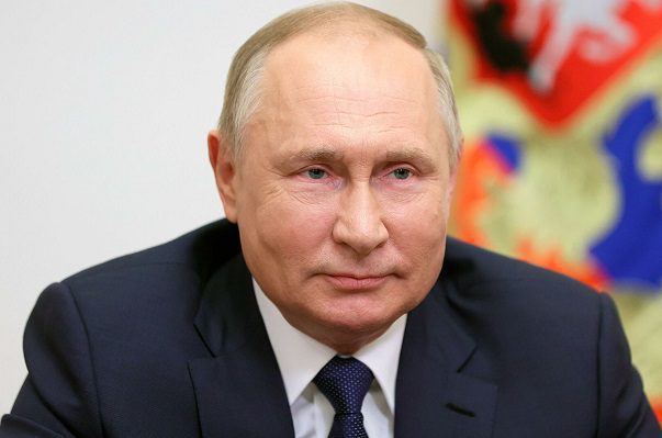 Putin participa en ensayo de la vacuna nasal contra Covid-19