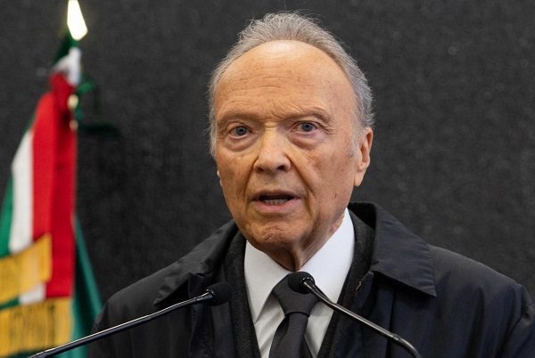 Suman 227 investigadores en demanda para revisar presunto plagio de Gertz Manero